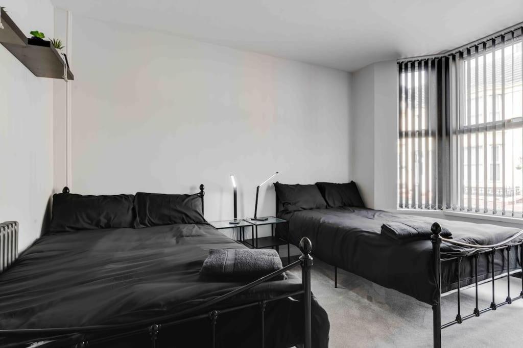 4 Bedroom Stylish Location Liverpool